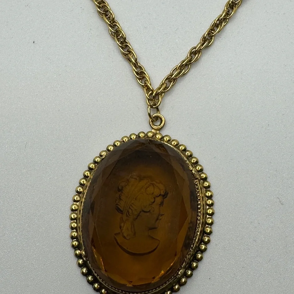 Yesterday’s Treasures Vintage Cameo Necklace Amber‎ Glass Reverse 24” Gold Tone